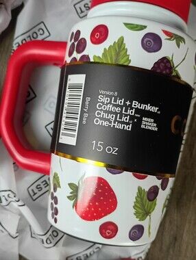 Coldest Limitless Bottle in Berry Bae 15oz NWT